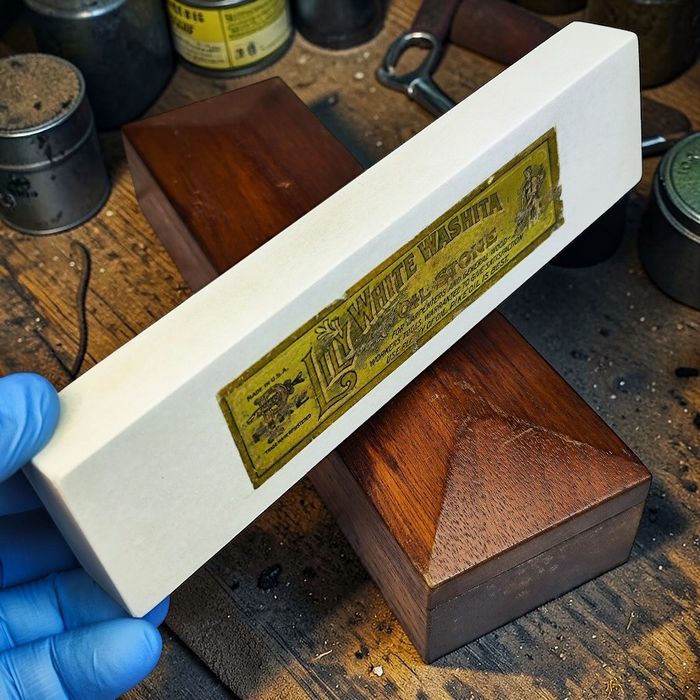 Вашита Lily White Pike старовинний камінь для заточування