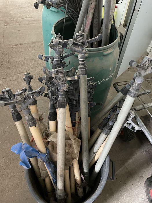 Aspersores rega vários