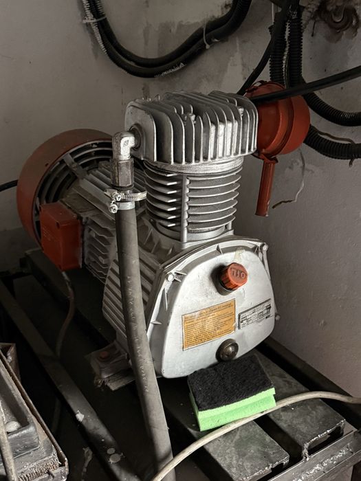 Потужний компрессор з двома ресиверами