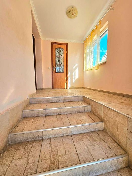 Продається добротний цегляний будинок...