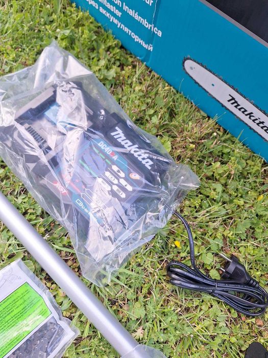 MAKITA Okrzesywarka Piła z Wysięgnikiem 40V XGT UA003GM101 30cm 4,0Ah