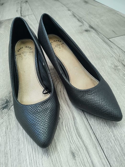 Szpilki czarne, buty na obcasie, 37