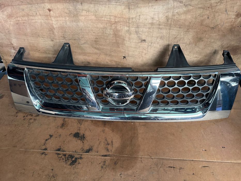 Grelha da frente Nissan Navara D22