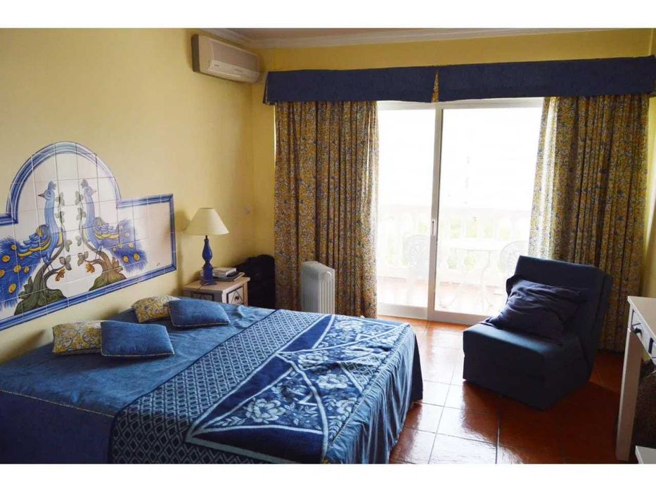 T3 c/AC em condomínio com piscina