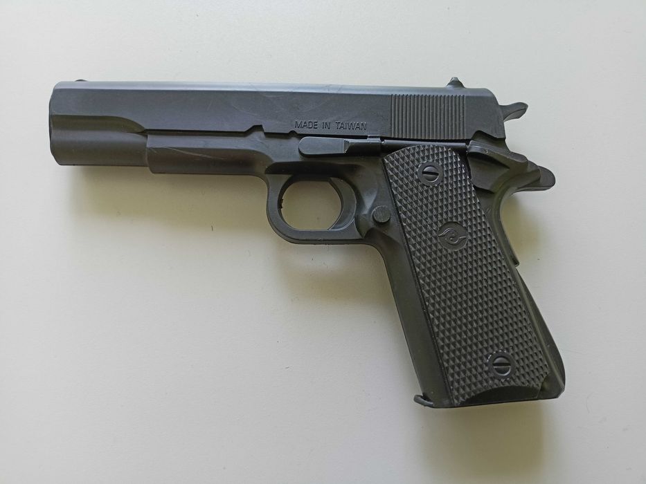 Gumicolt – gumowy pistolet colt