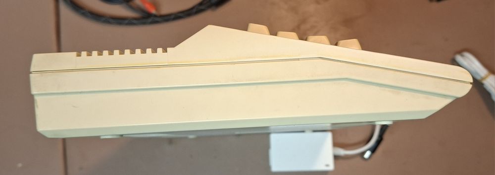 Commodore C64 z zasilaczem