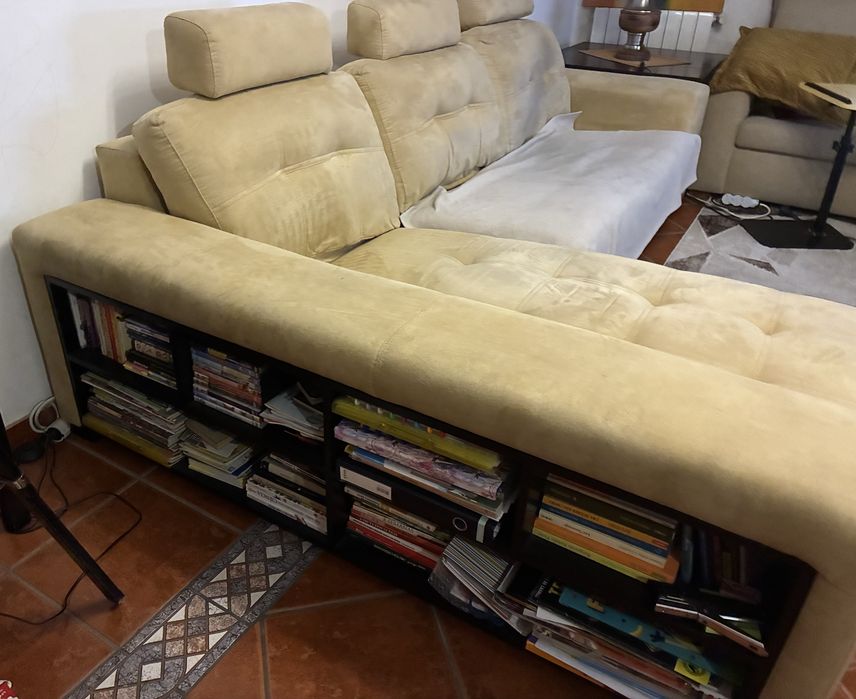 Sofá com chaise-long