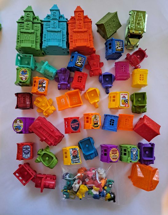 Various lots of Zomlings toys from various series – €15 each