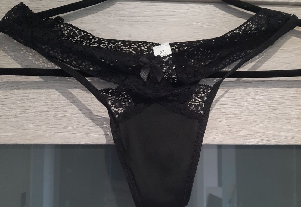 Majtki stringi figi koronka czarne XL Nowe