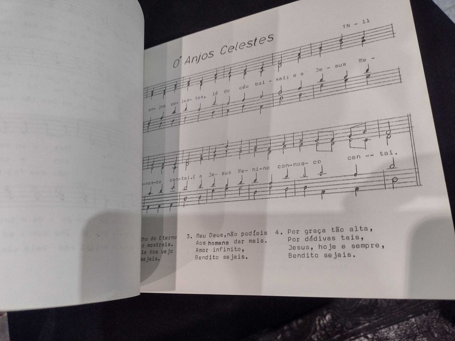 Louvai ao Senhor "Rezar com a Igreja"