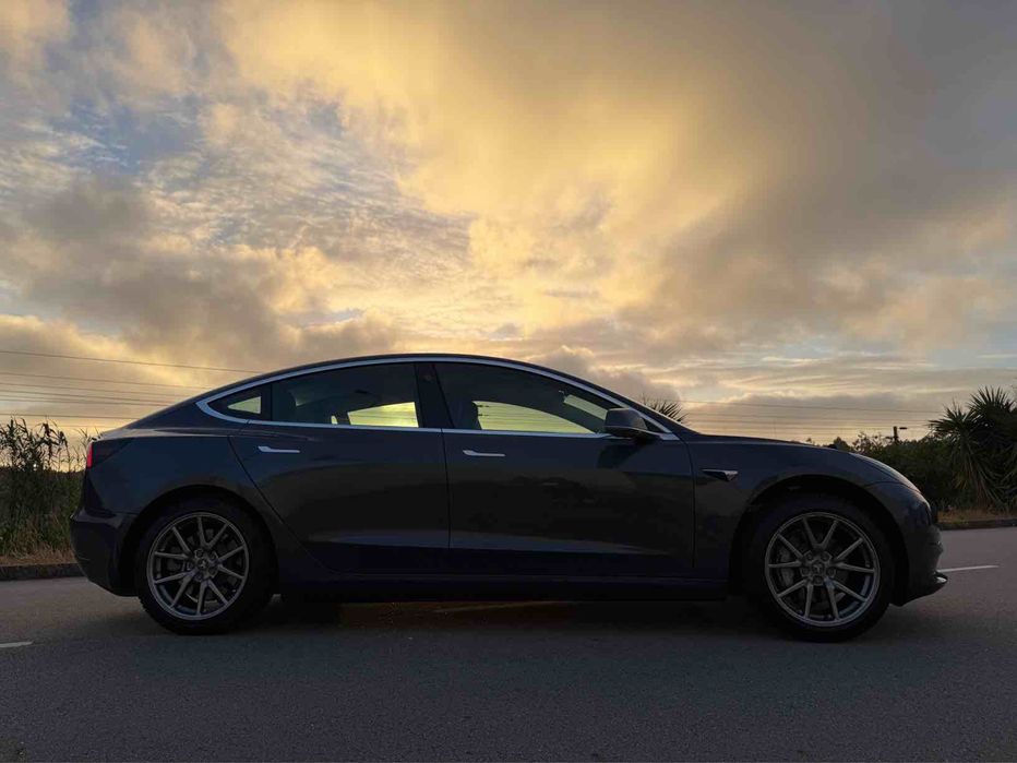 TESLA MODEL 3 standard range plus LFP