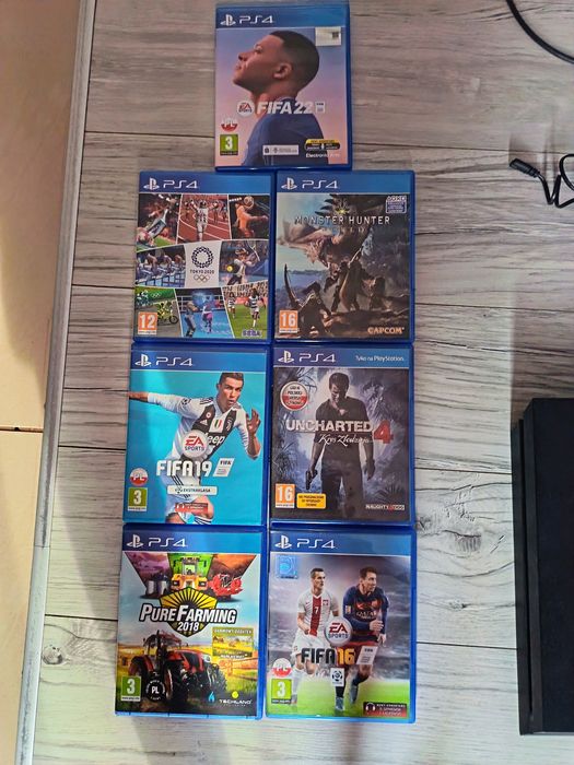 Ps4 z  dwoma padami i grami