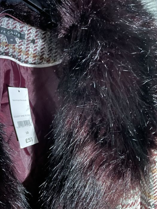 Трендове демі пальто з хутряним коміром