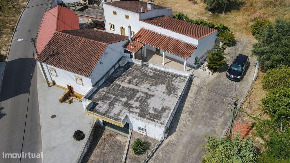 Moradia T2 com Terreno 7600m2 em Tomar