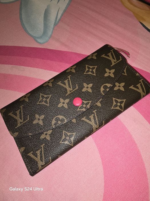 Carteira nova espaçosa