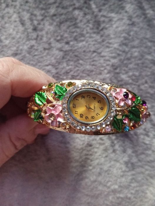 Piękny zegarek damski