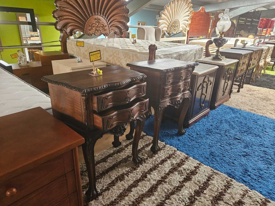 Excelentes mesas de cabeceira antigas em madeira m