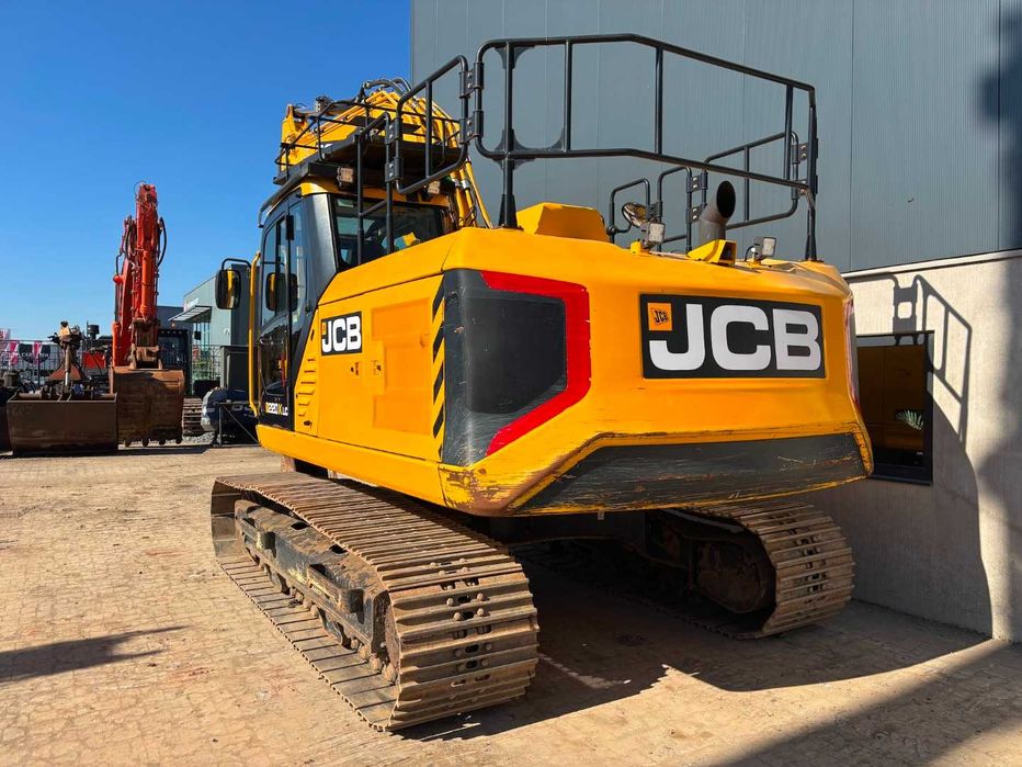 Гусеничний екскаватор JCB JS220 LC