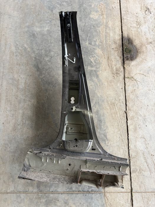 Стійка середня ліва шкода octavia 3 a7