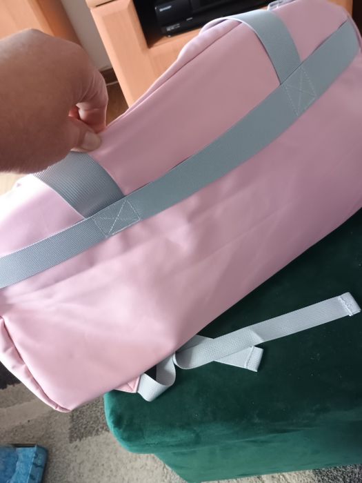 duża torba sportowa z funkcją plecaka