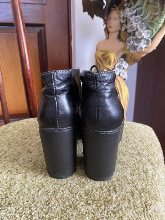 Шкіряні черевички жіночі