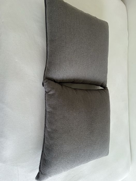 Cama dupla forrada e feita à medida, influindo os 2 colchões