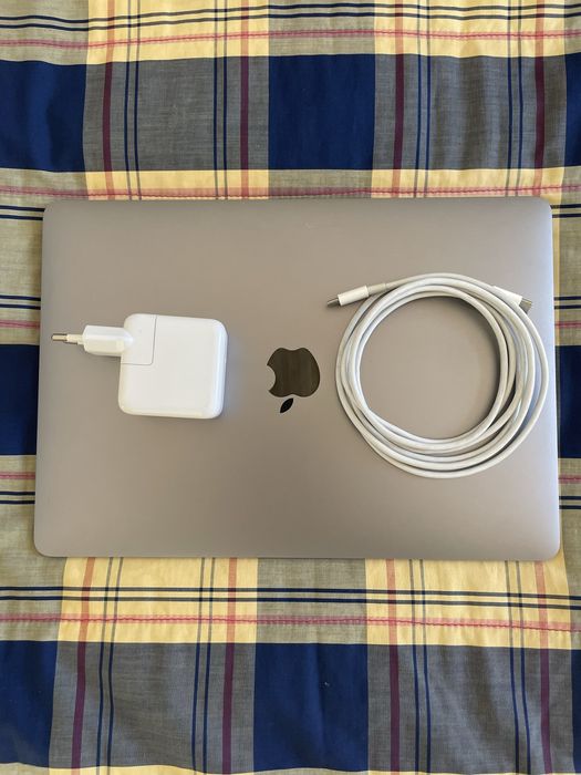 Mac Book Air M1 with charger and case64584750191234122