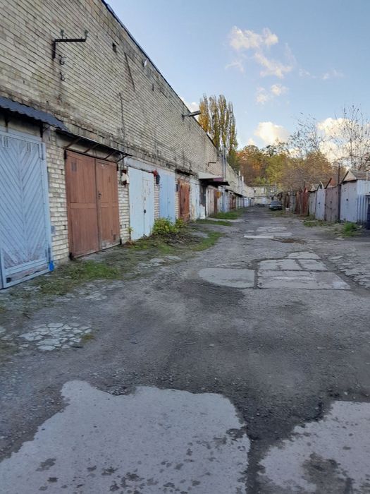 Гараж приватизований, пл 22,2 м2. Cирецька, 39. без торгу