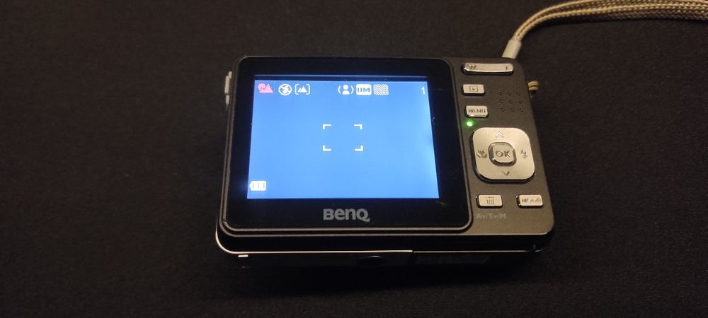 Máquina fotográfica digital Benq 8mp. Com cartão SD e cabos