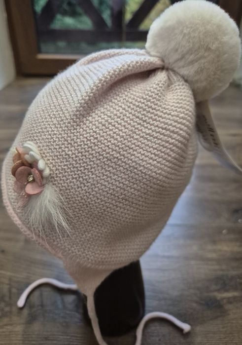 Śliczna czapeczka 42 Nowa