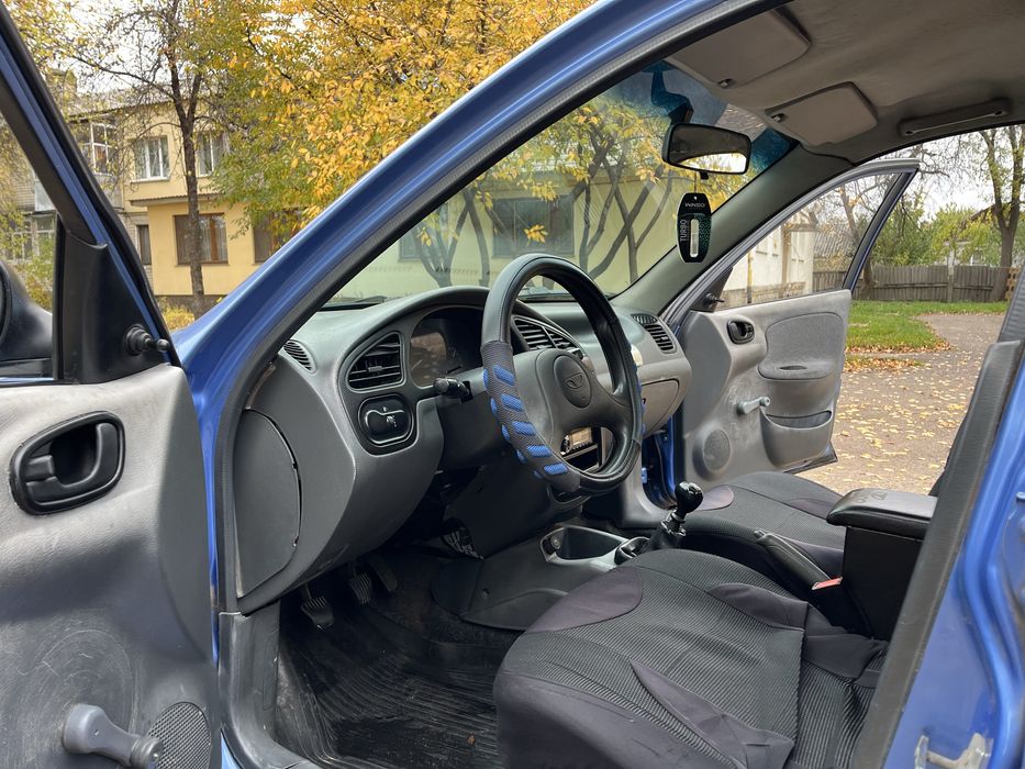 Продам автомобіль повністю обслужений, вкладень не потребує.