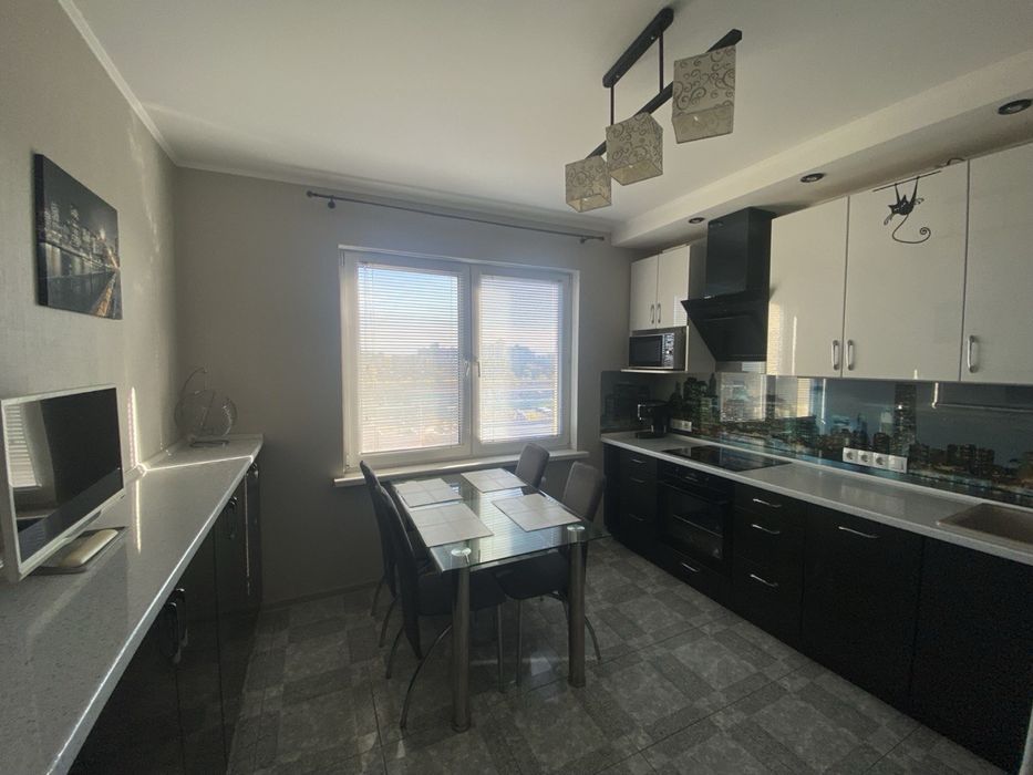 Оренда чудовоі  3к  квартири по вул Хорольська, 1А.