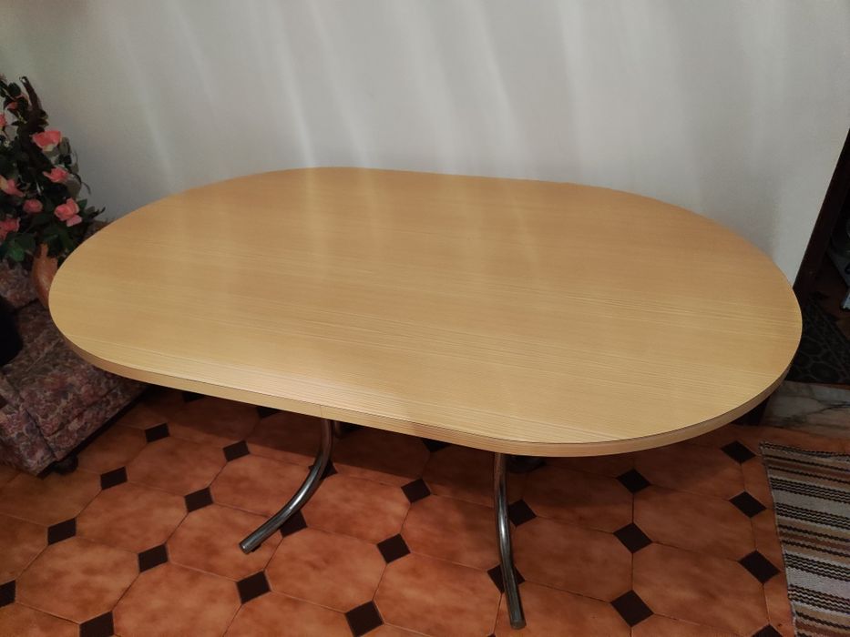 MESA DE JANTAR em óptimo estado