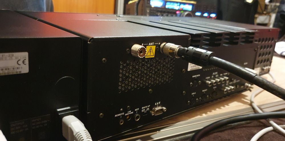 Transceiver/ Radio  Yaesu Ft 1000mp mark V 200W   11m/ CB radio