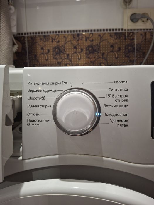 Вузька (40см) пральна машина Samsung 6кг WF60F40E0W2W