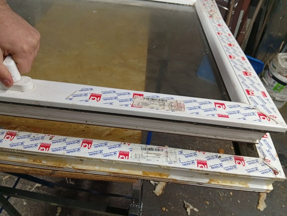 Okno uchylono rozwierne