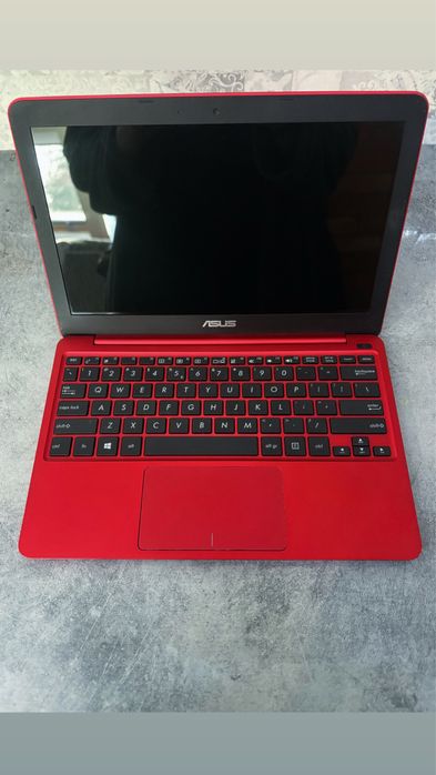 Laptop Asus EeeBook 11,6” Intel Atom lekki do szkoły notebook