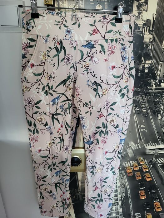Spodnie damskie eleganckie kwiaty 34