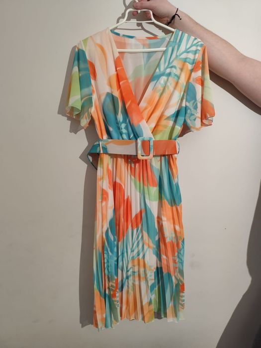 Kolorowa sukienka midi