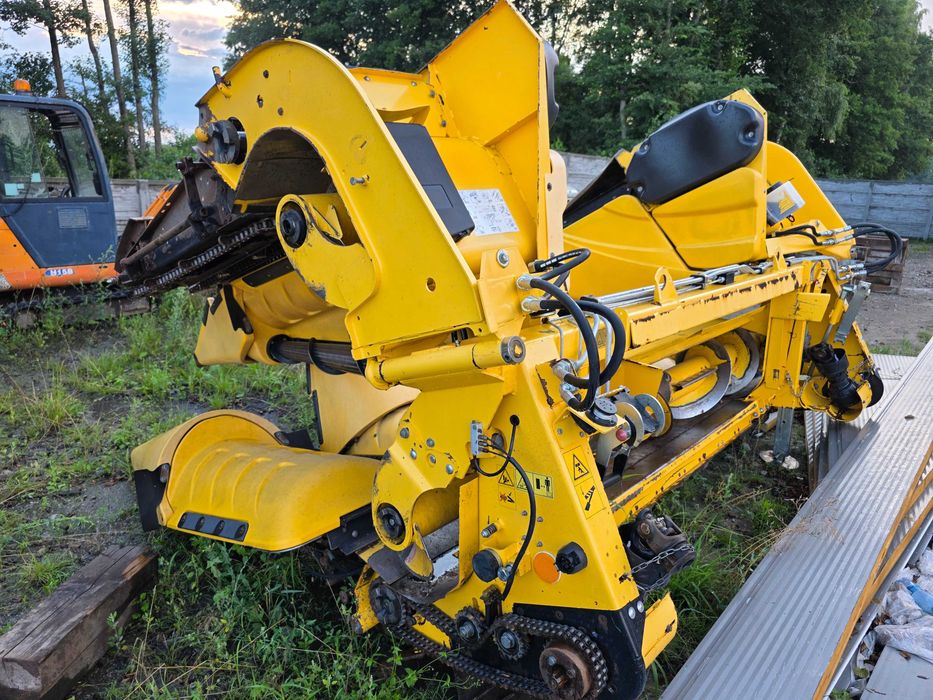 Przystawka do kukurydzy  6 rzędowa new holland