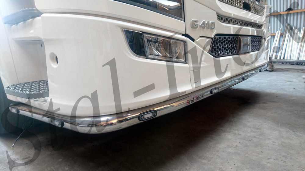 Orurowanie pod zderzak ze stali nierdzewnej malowane proszkowo Scania
