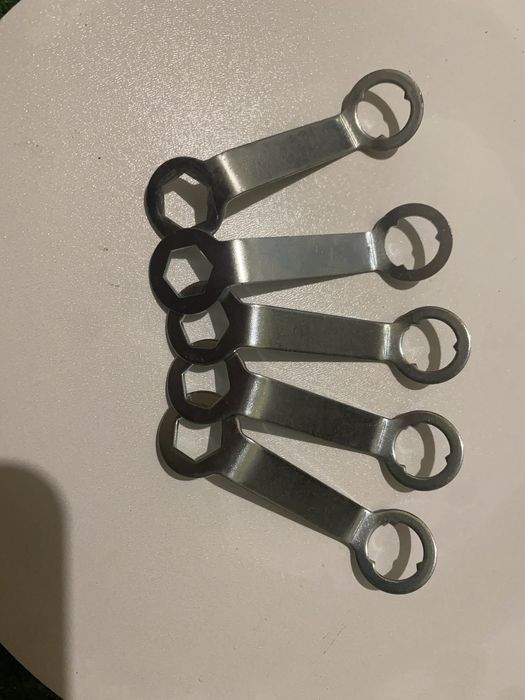 Ключі для футбольних шипів