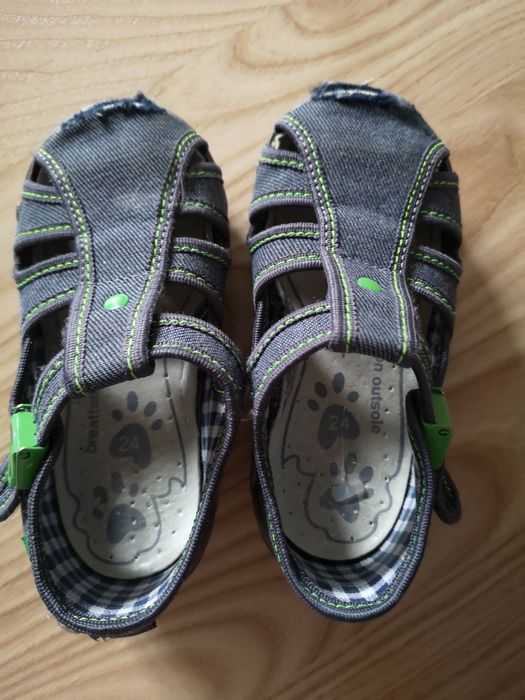 Kapcie dla chłopca jeans i zielona nitka