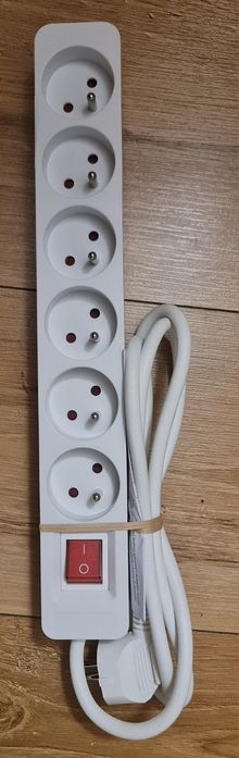 Przedłużacz z uziemieniem. Pożadny