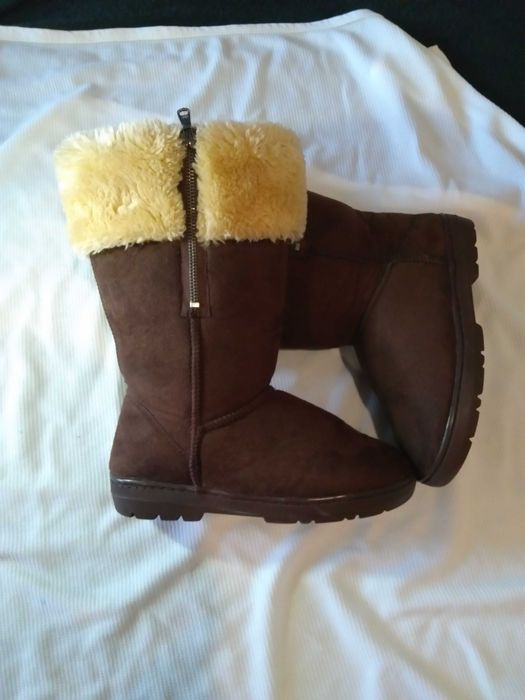Женские ,фирменные угги из искусственной замши.недорого