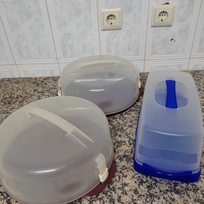 Três boleiras redondas e uma retangular