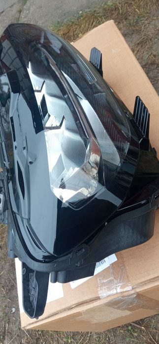 Peugeot Partner 4 IV Toyota Proace City Opel Combo Reflektor prawy