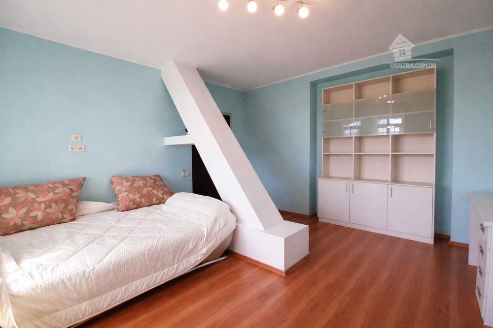 Київ.Будинок 300 кв.Сауна.Джакузі.Більяр.Генератор.Інвертор.До 12 осіб