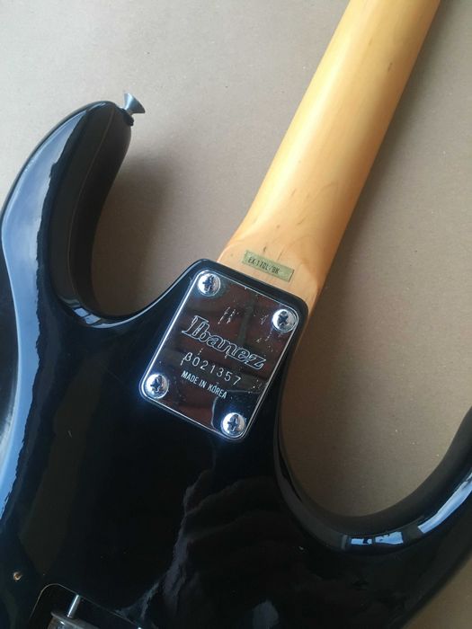 Guitarra elétrica Ebanez EX series, para esquerdinos.
