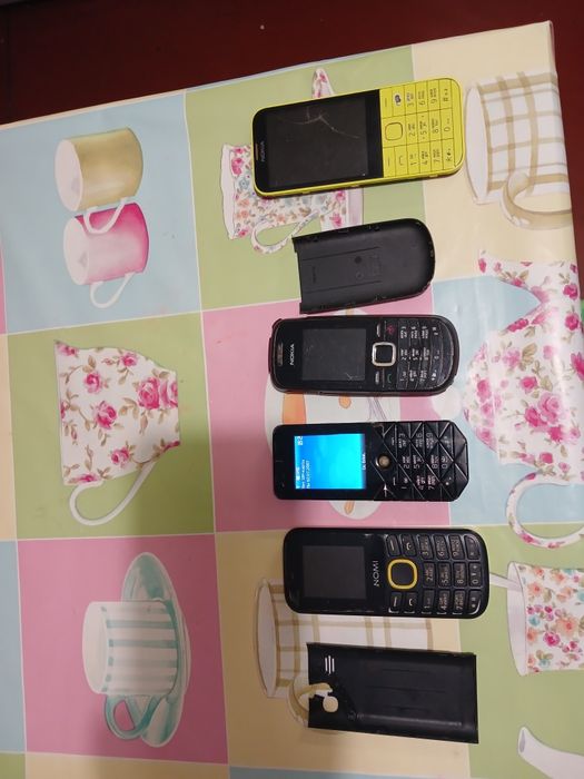 Телефоны кнопочные.